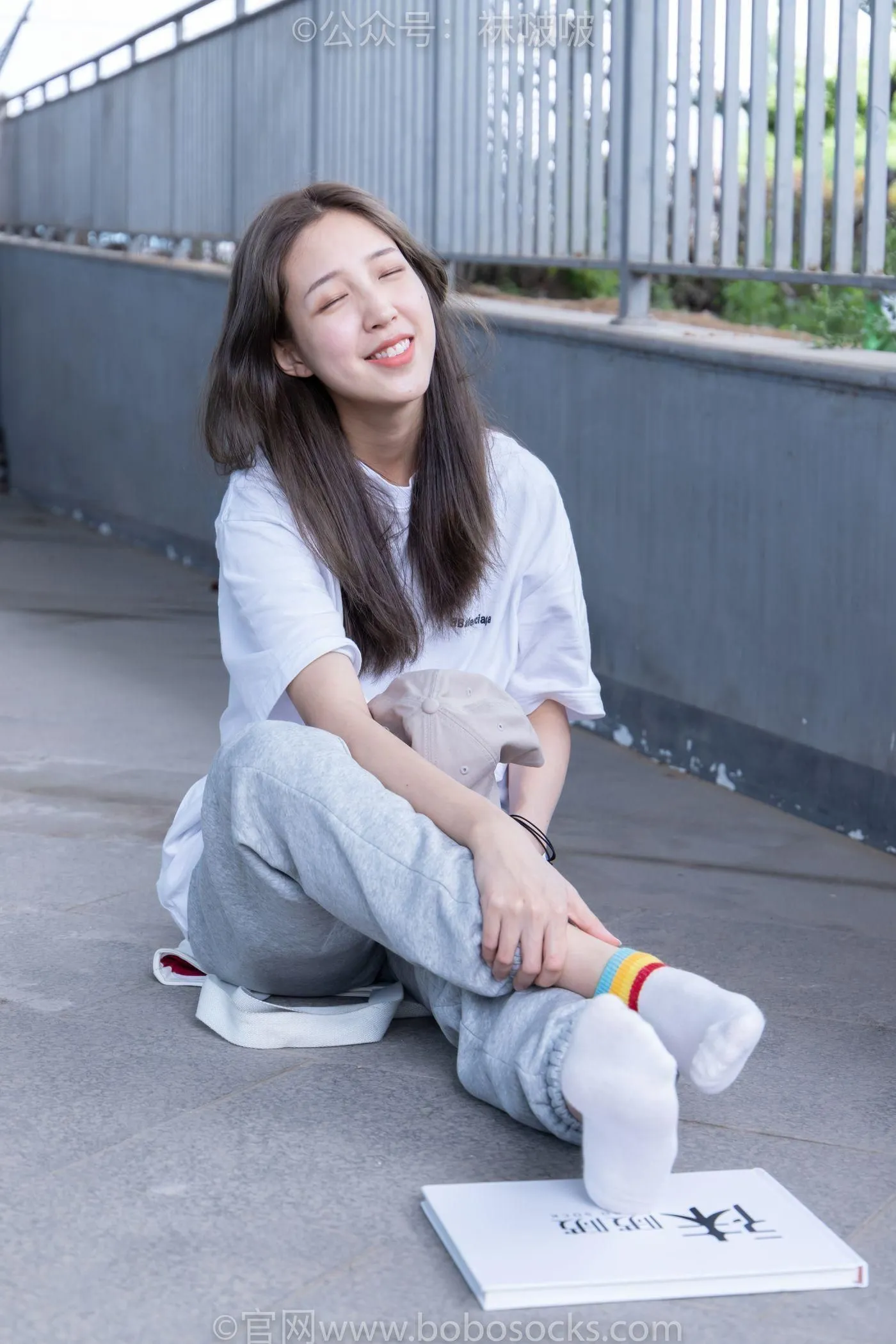 [BoBoSocks袜啵啵]NO.012 泡芙-运动鞋、白棉袜、裸足 [132P]插图8
